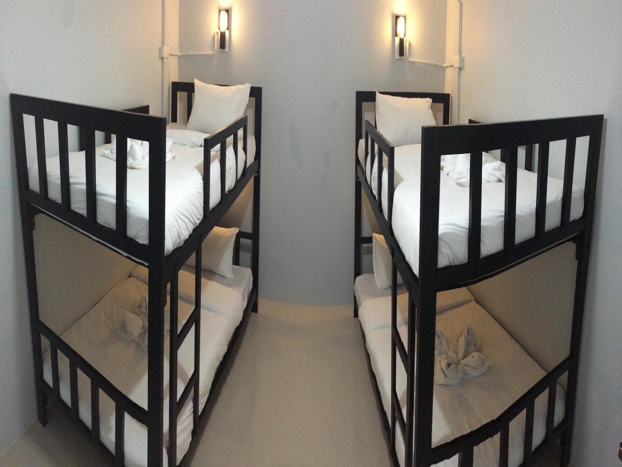 The Metallic Hostel Ko Lanta エクステリア 写真